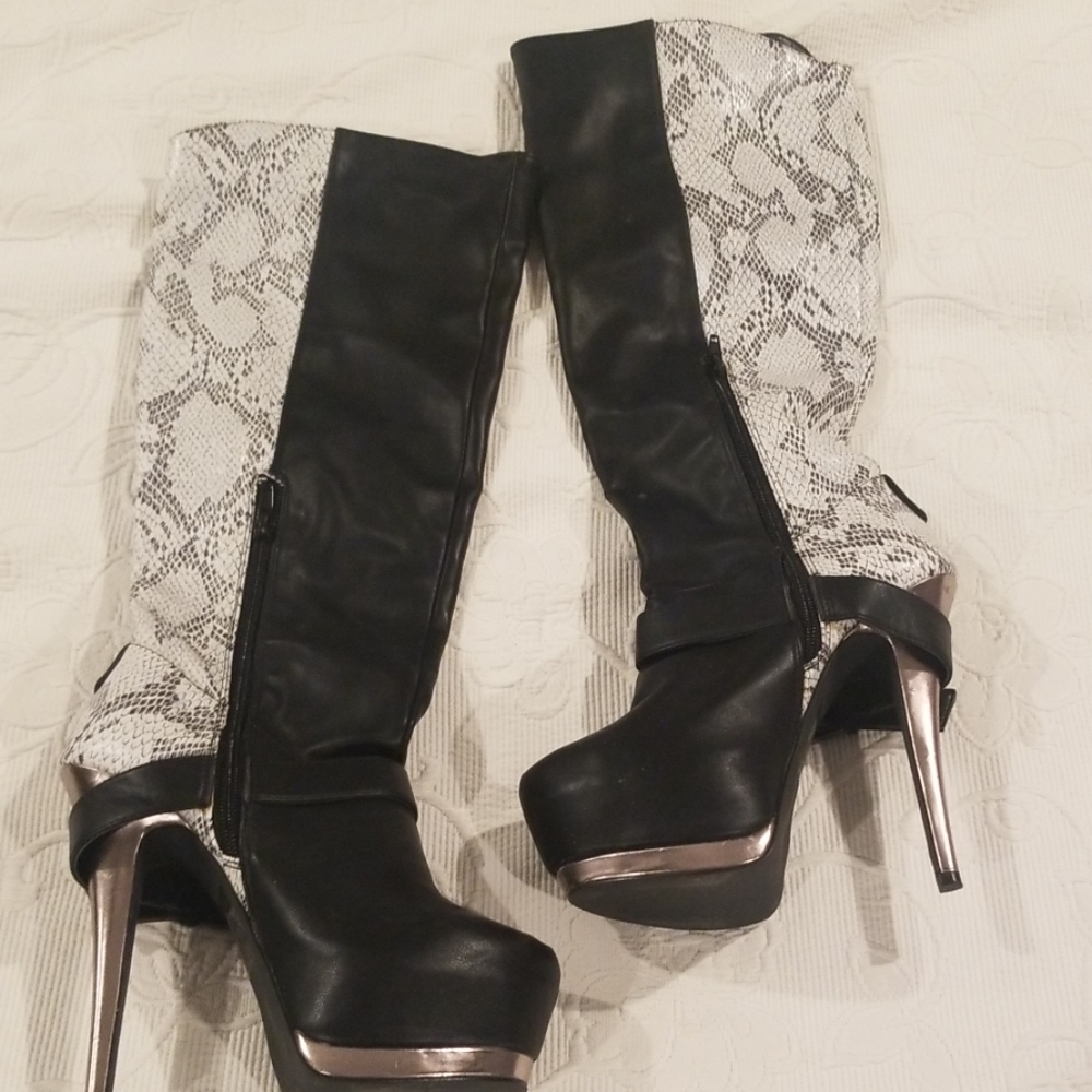 Boots blacks snakeskin